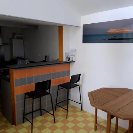 Holiday home Maison Avec Jardin Clos, Vue Sur Depuis Falaise *